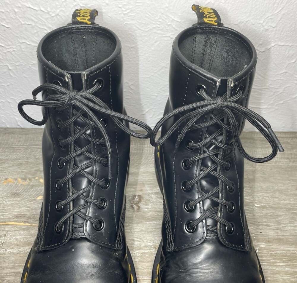 Dr Doc Martens 1460 Womens 7 Black Smooth Leather 8 Eye Combat Boots Punk Goth - Picture 8 of 16